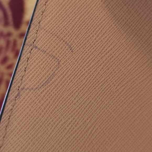 Michael Kors Wallet - Picture 4 of 4